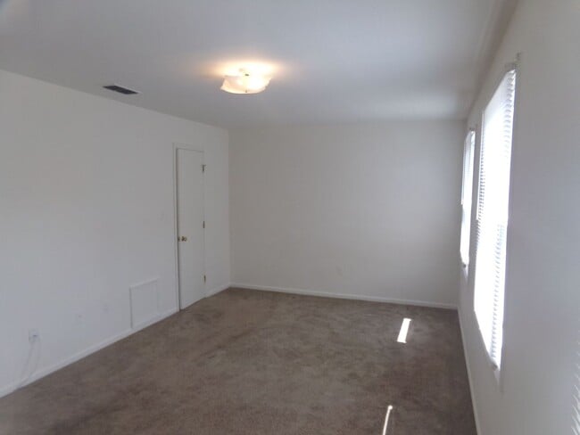 Building Photo - 2 BR TOWNHOUSE IN PRINCE GEORGE COMMONS - ...