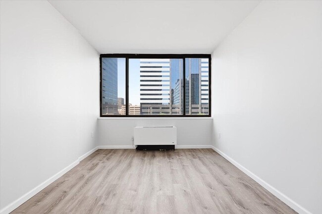 Building Photo - 45 River Dr S