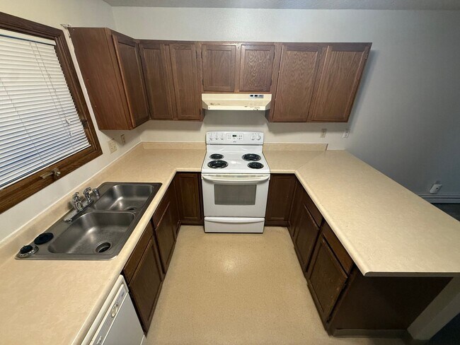 Building Photo - 7301 Woburn-2