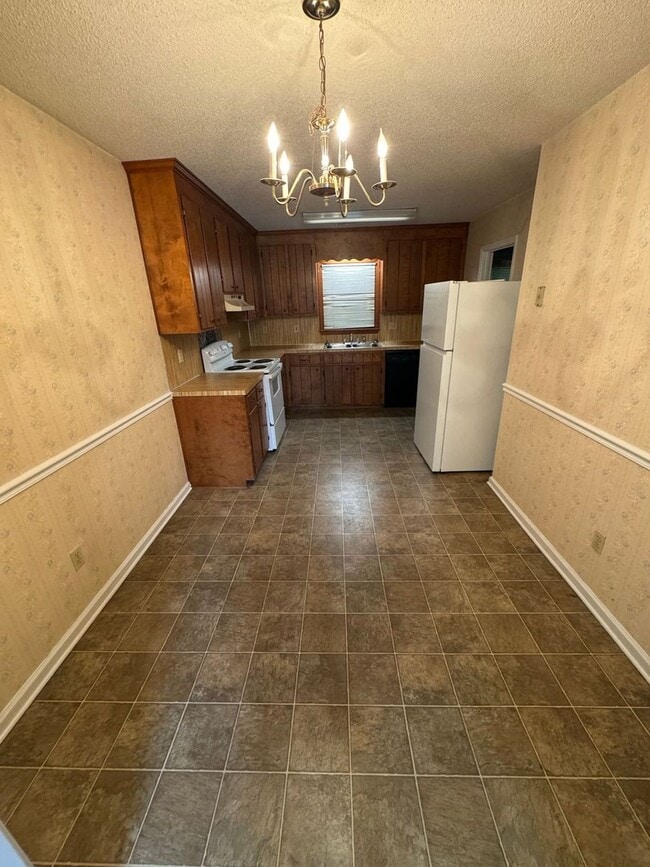 Building Photo - Two-Bedroom, 1.5 Bathroom Corner Condo at ...