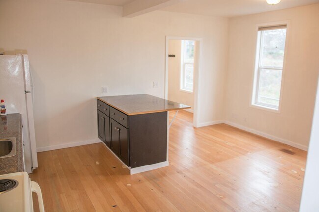 Building Photo - 1619 S Yakima Ave