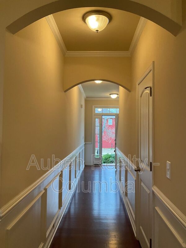 Building Photo - 204 Ashmore Ln
