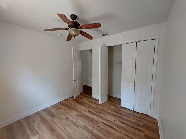 Building Photo - Beautiful 3/2/2 on 1/3 of an acre