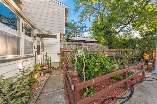 Building Photo - 1501 E 248th St