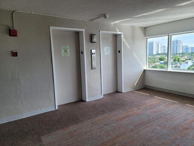Building Photo - 401 Golden Isles Dr