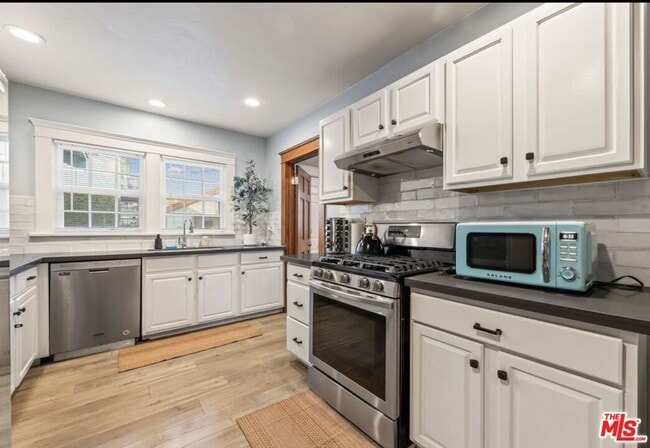 Building Photo - 736 Redondo Ave