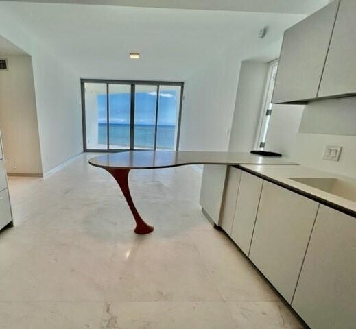 Building Photo - 16901 Collins Ave