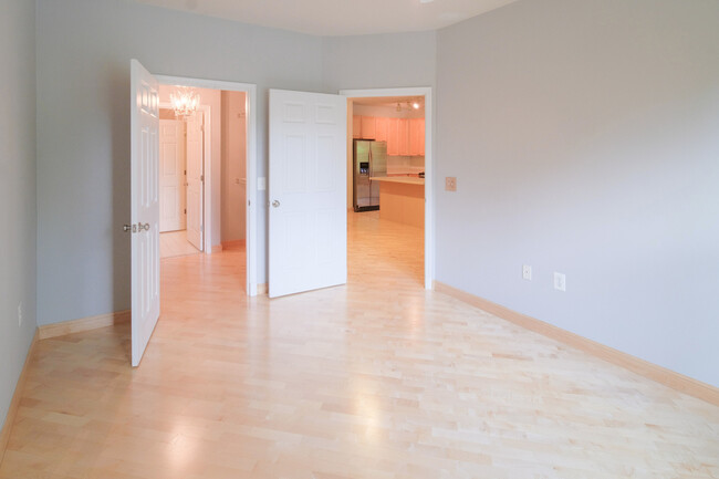 Building Photo - Modern 2 Bedroom and 2 Bath condo; amazing...