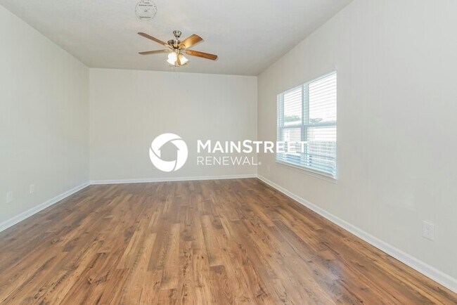 Building Photo - 4 Bedroom Pet-Friendly Home in KNOXVILLE, ...