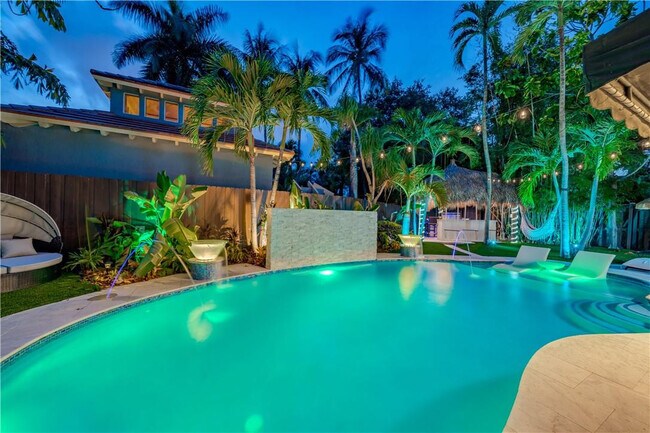 Building Photo - 417 NE 15th Ave