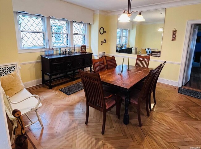 Formal Dining Room - 111 W Walnut St