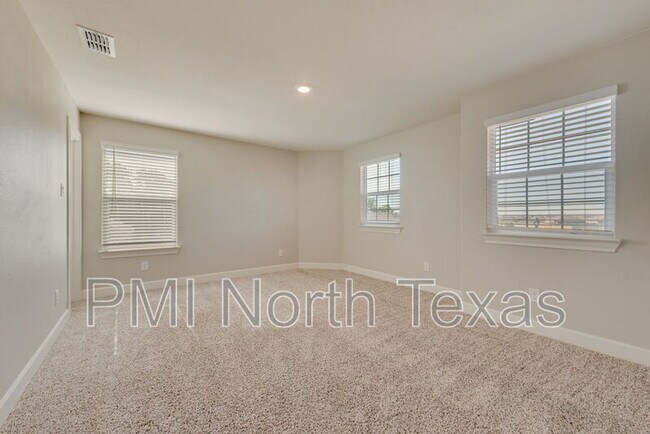 Building Photo - 804 Calhoun Dr