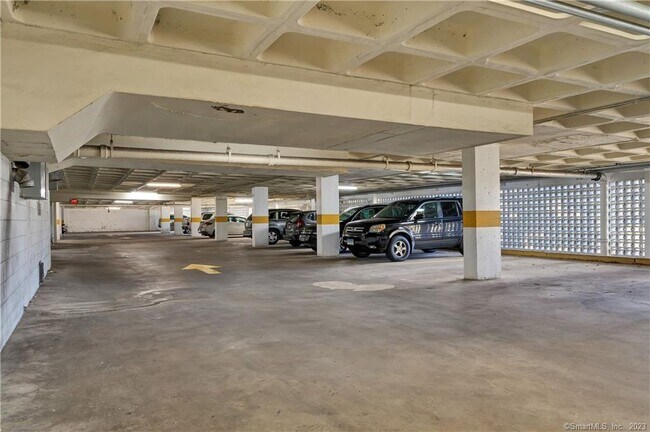 Building Photo - 2625 Park Ave