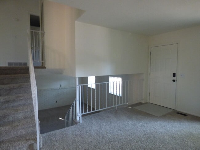 Building Photo - Tri-Level Home in North Longmont