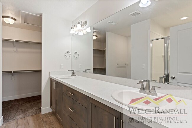 Building Photo - 3 Bedroom Townhome available in North Salt...