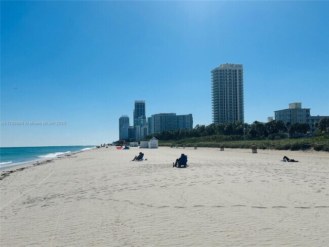 Building Photo - 7700 Collins Ave