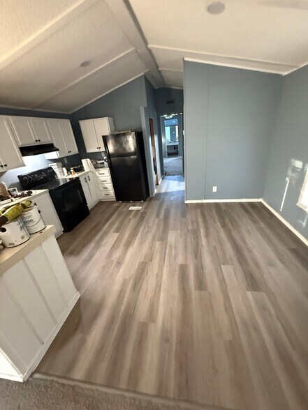 Building Photo - 11725 W Farm to Market 2790 S