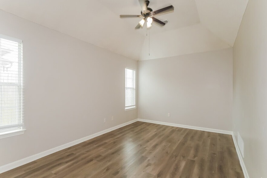 Building Photo - 5520 Amanda Belle