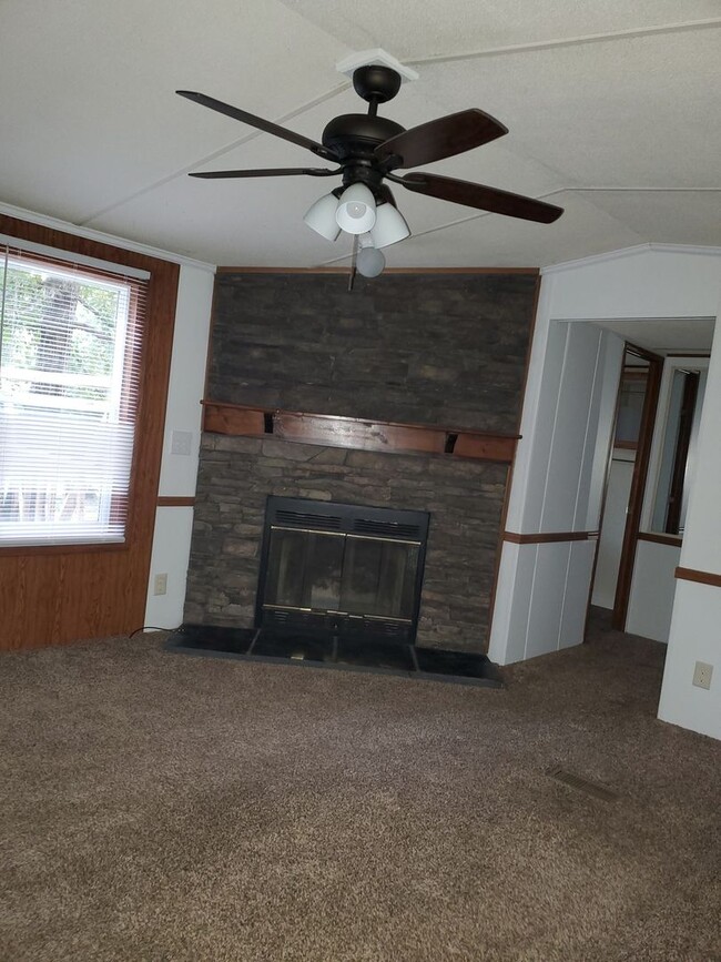 Building Photo - Ready to Move in