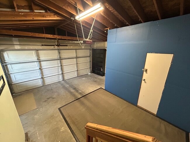 Building Photo - 554 Sanford Ave