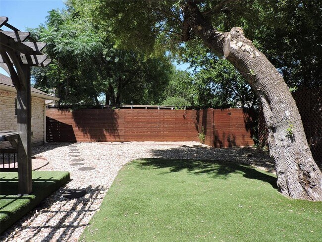 Building Photo - 1625 Chippeway Ln