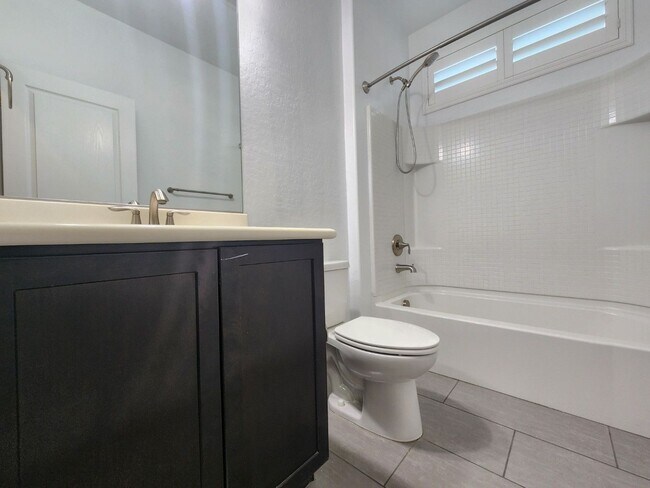 Building Photo - Lovely Single Story Home in Mountains Edge