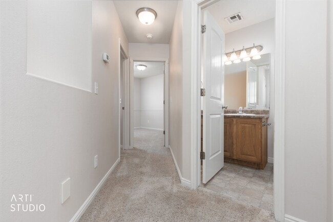 Building Photo - Sky Hawk Townhome