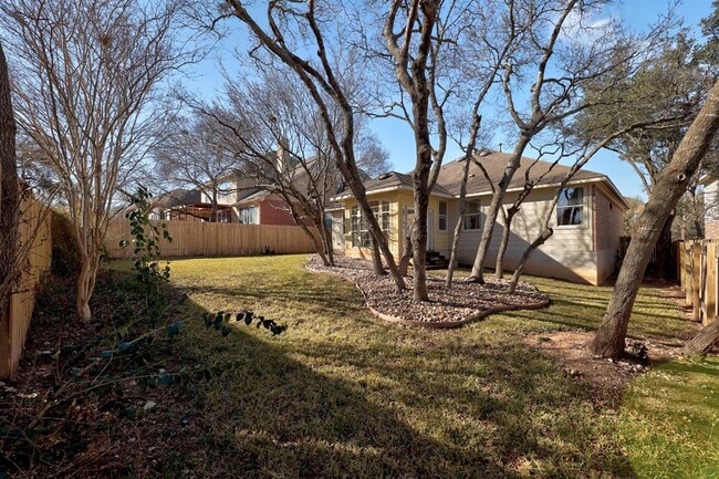 Building Photo - 404 Las Colinas Dr