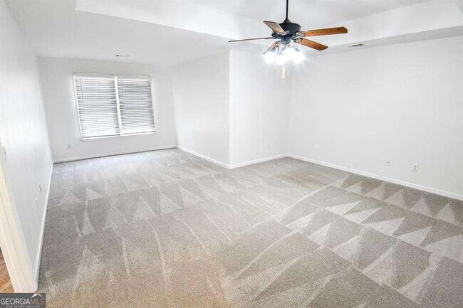 Building Photo - 1865 Oak Tree Hollow