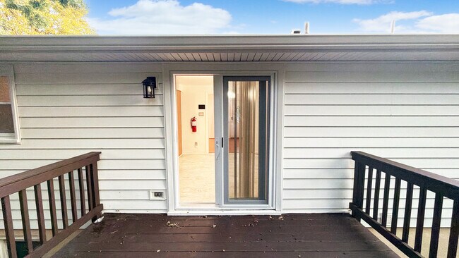 Building Photo - 2302 Old Fort Hills Dr