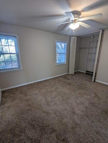 Master bedroom - 201 Heritage Cir