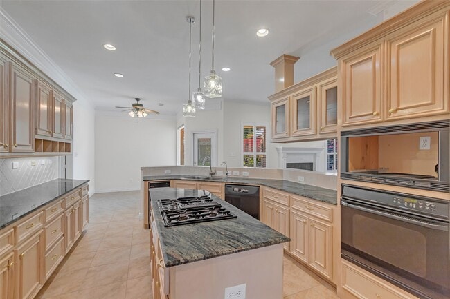Building Photo - 13642 Lakeside Pl Dr
