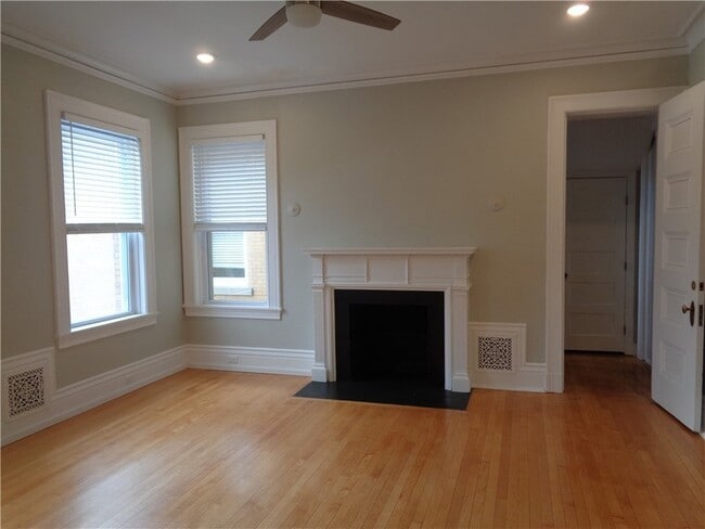 Building Photo - 22 W Third Street #203 Street Unit