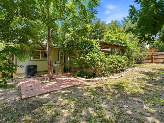 Building Photo - 1114 Churing Dr