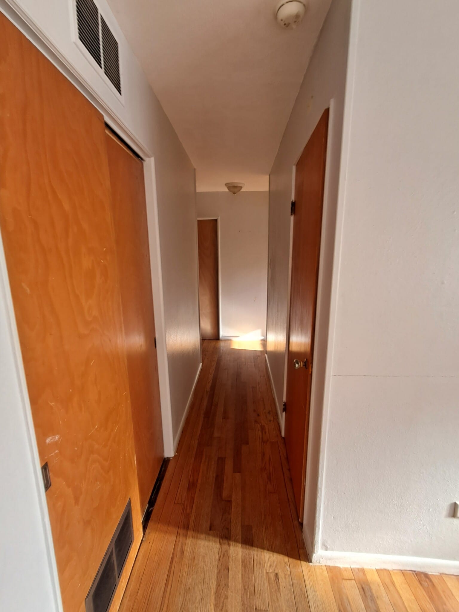 Building Photo - 1100 Hedgewood Dr