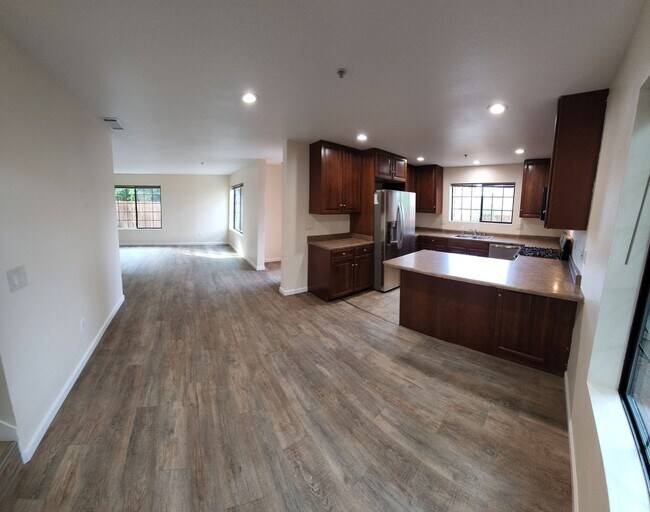 Building Photo - LOCATION-CLOSE PROXIMITY TO POLY CAMPUS