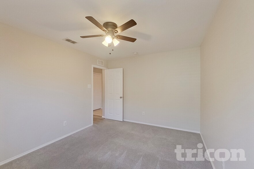 Building Photo - 1704 Abby Creek Dr