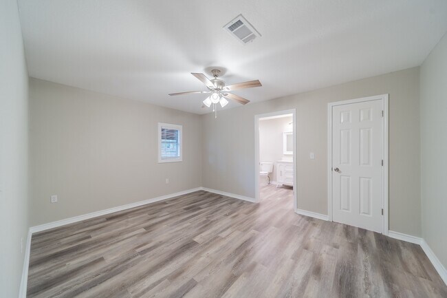 Building Photo - 5739 Skylane Dr