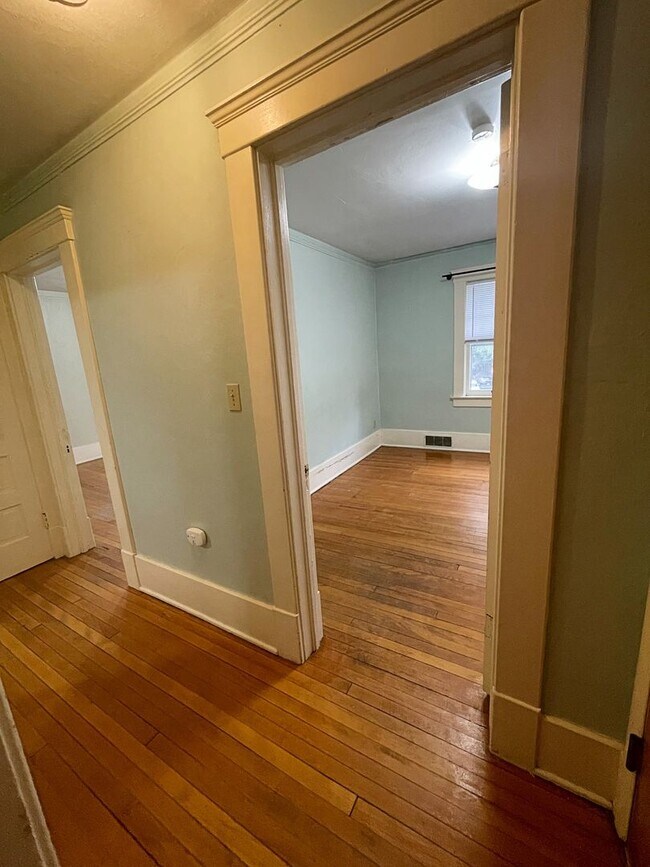 Building Photo - 914 Vaughn St