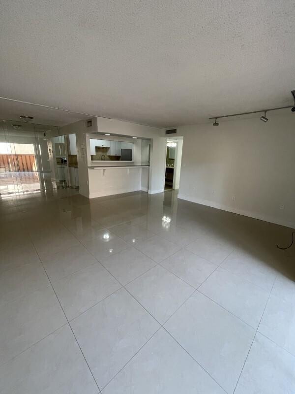 Building Photo - 7110 Fairway Dr