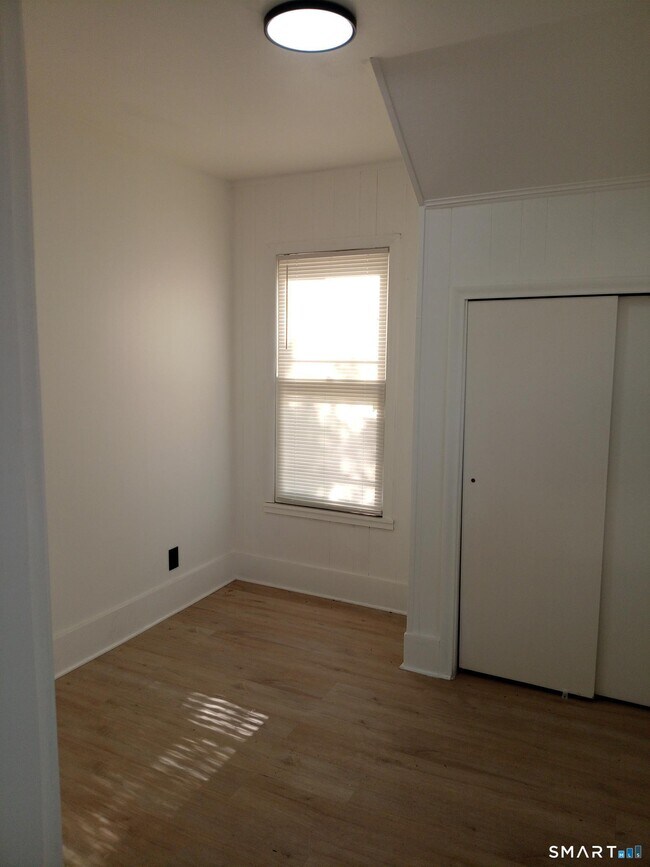 Building Photo - 105 Hillside Ave