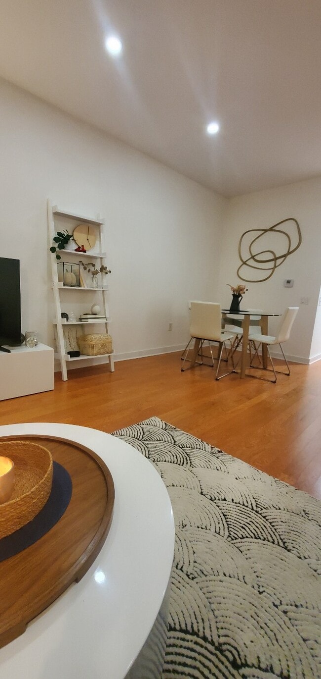 Building Photo - 317 Hudson Park