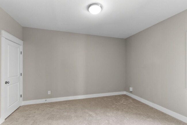 Building Photo - 4 Bedroom/ 2.5 Bath Home in East Nashville...