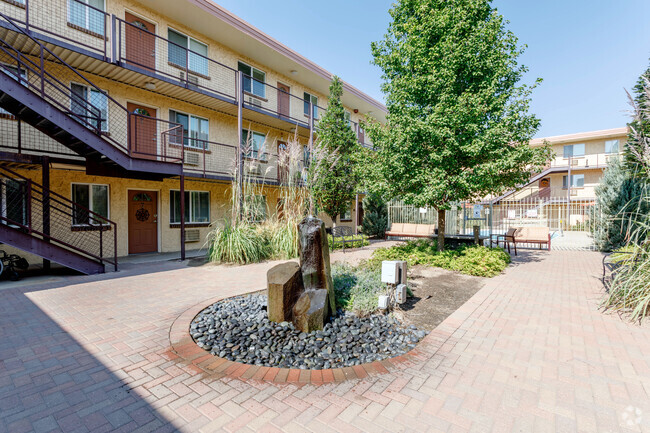 Courtyard - Courtyard at Cherry Creek