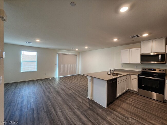 Building Photo - 6062 Lily Gdn St