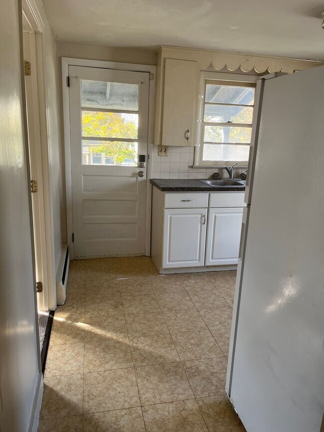 Building Photo - 202 1/2-127 1/2 N Penn St