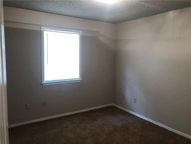 Building Photo - 211 S Carl St