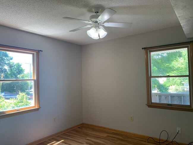 Building Photo - 3 Bedroom 2 Bath Home in Colington Availab...