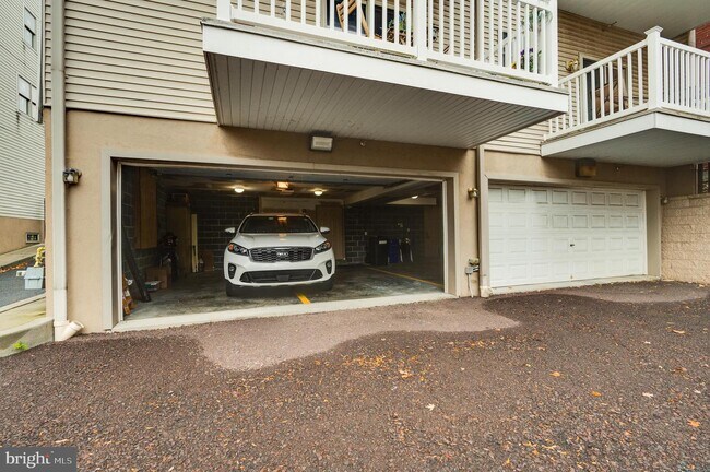 Building Photo - 1020 Penn St