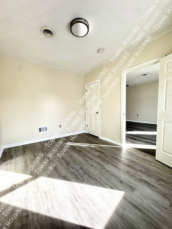 Building Photo - 374 Olmstead Ave